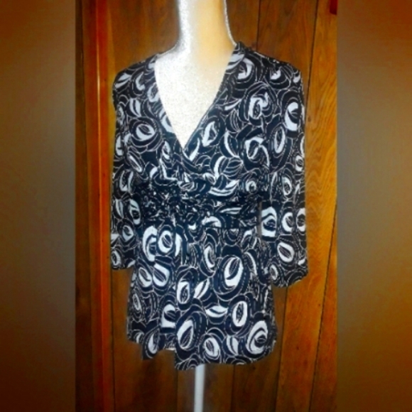 Womans Size Small Black & White Waist Stretch Longsleeve V Neck Blouse Top - Picture 1 of 5